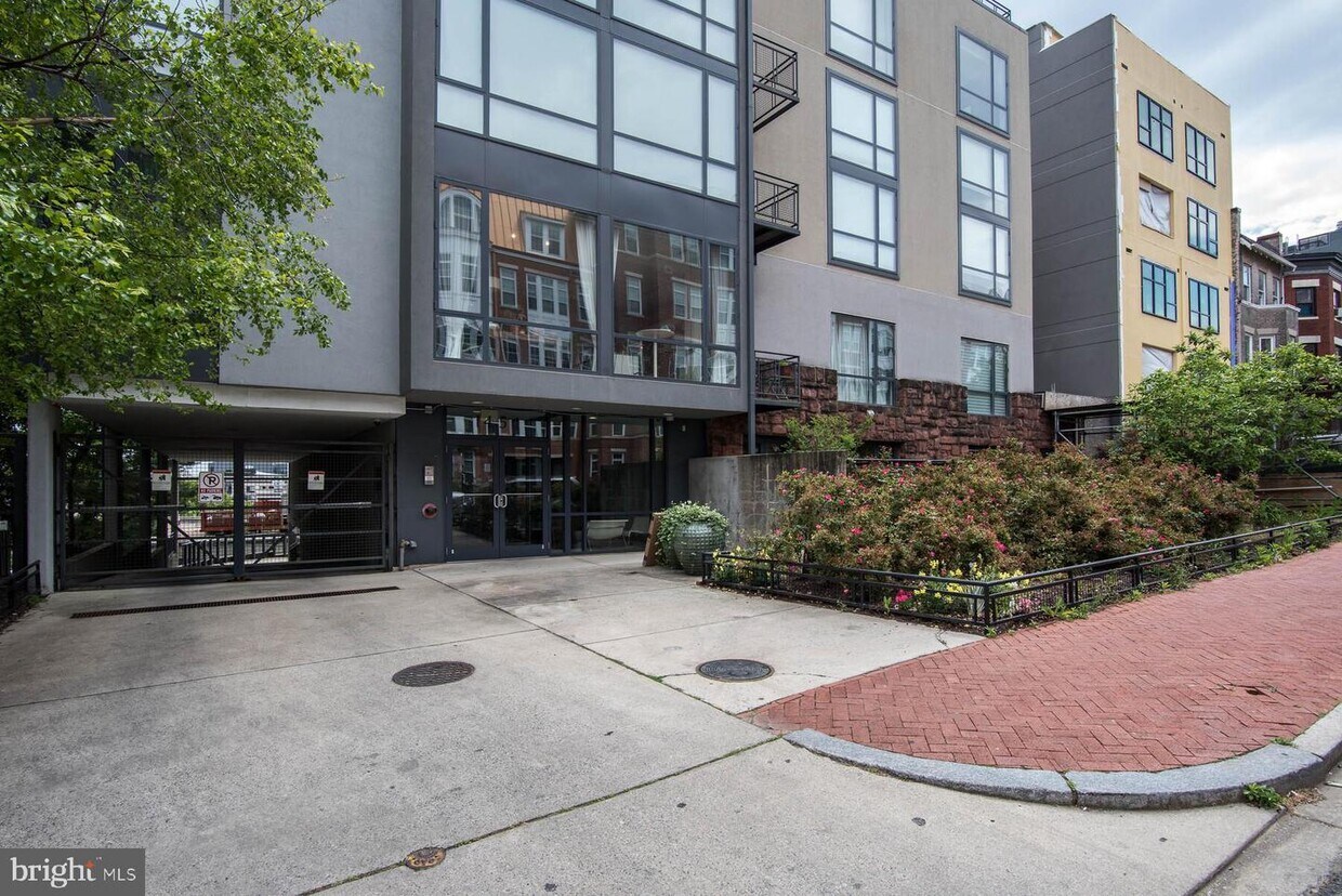 Primary Photo - 1454 Belmont St NW