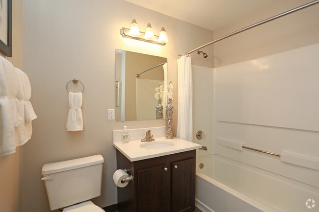 2HAB, 2BA - 1052  ft² - Altitude