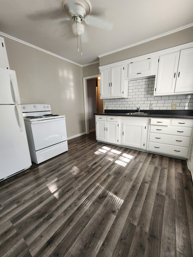 Foto del edificio - 4836 Pratt St