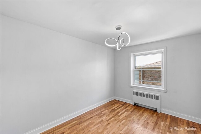 Building Photo - 2723 W Berwyn Ave