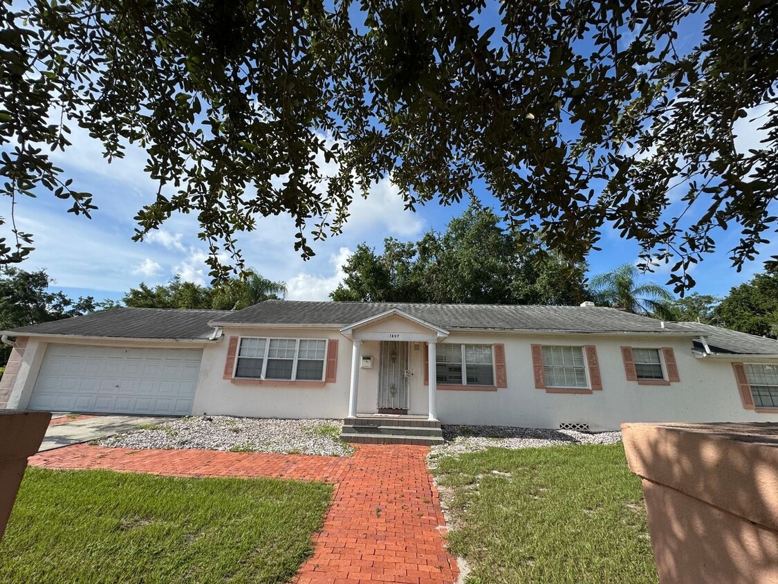 Primary Photo - Enjoy the Best of Florida Living with a Pr...