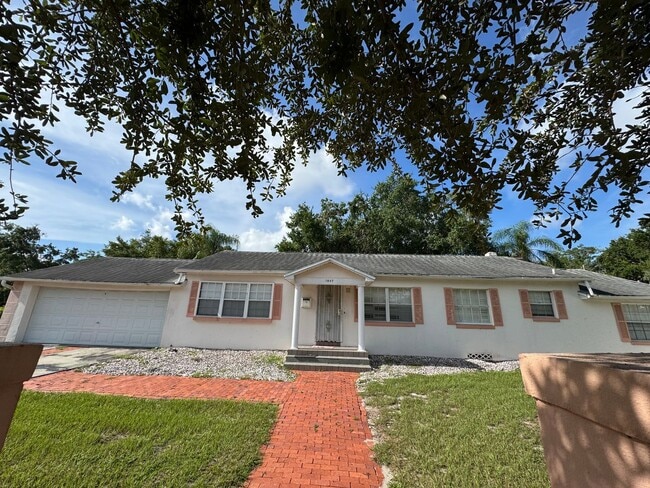 Enjoy the Best of Florida Living with a Pr... - Enjoy the Best of Florida Living with a Pr... House