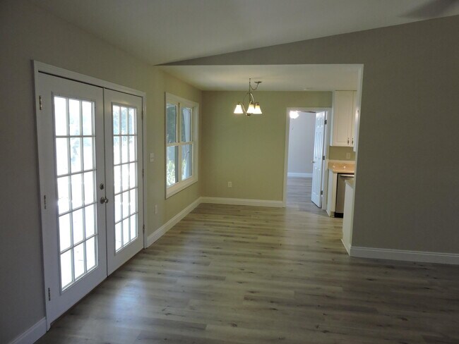 Building Photo - 125 Louise Dr