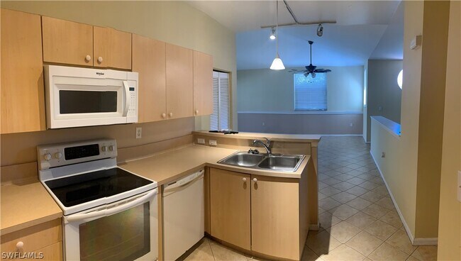 Building Photo - 15550 Bellamar Dr
