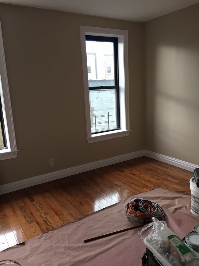 Building Photo - 1 br, 1 bath Apartment - 2416 44th St