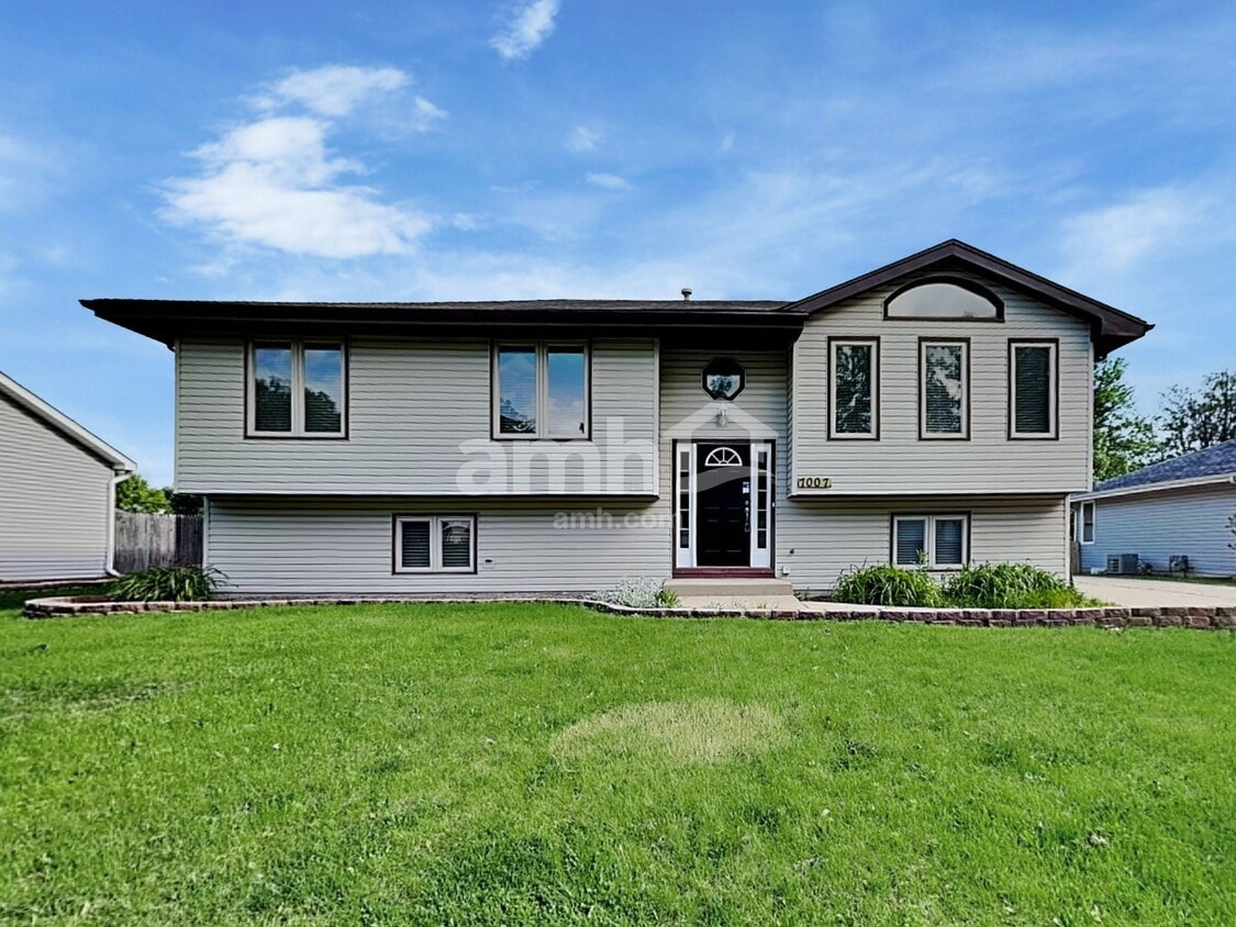 Primary Photo - 7007 Lewis & Clark Dr