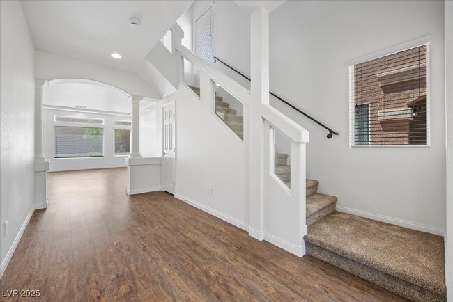 Building Photo - 9353 Grand Reve St