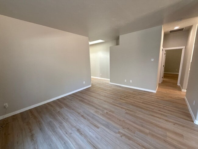 Building Photo - 5647 SW Windflower Dr