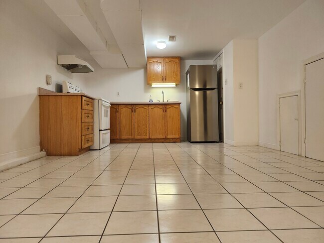 Building Photo - 701 Manning Av