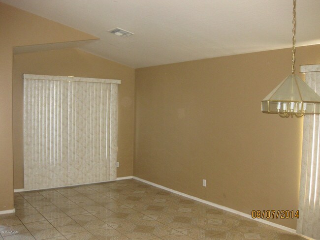 Building Photo - 13625 W Solano Dr