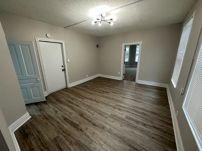 Building Photo - 2023 Greenup St
