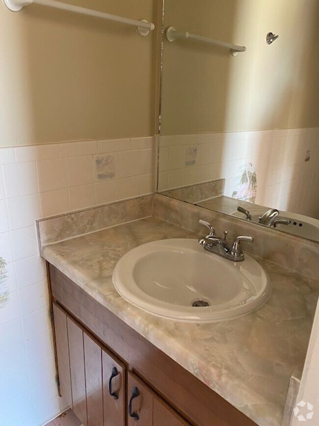 Building Photo - 3905 Venetian Cir