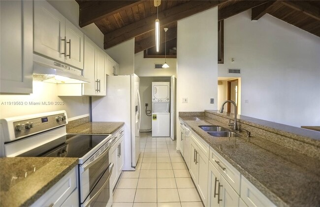 Building Photo - 3080 Allamanda St