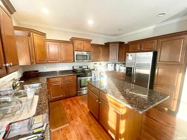 Building Photo - 11128 N Saddlehorn Way