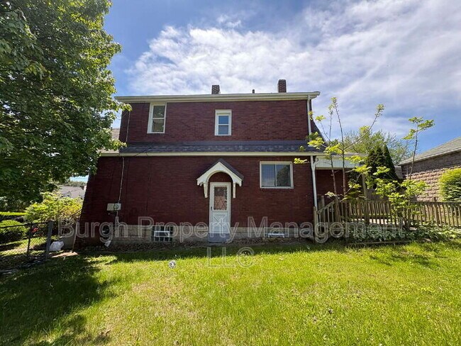 Building Photo - 1316 Justine St
