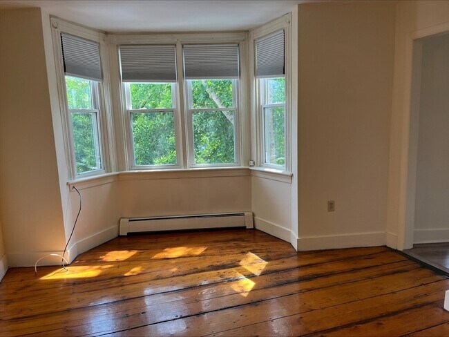 Building Photo - 18 Pleasant St