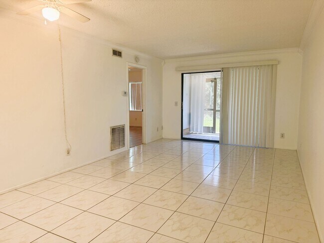Foto del edificio - 26485 Rampart Blvd