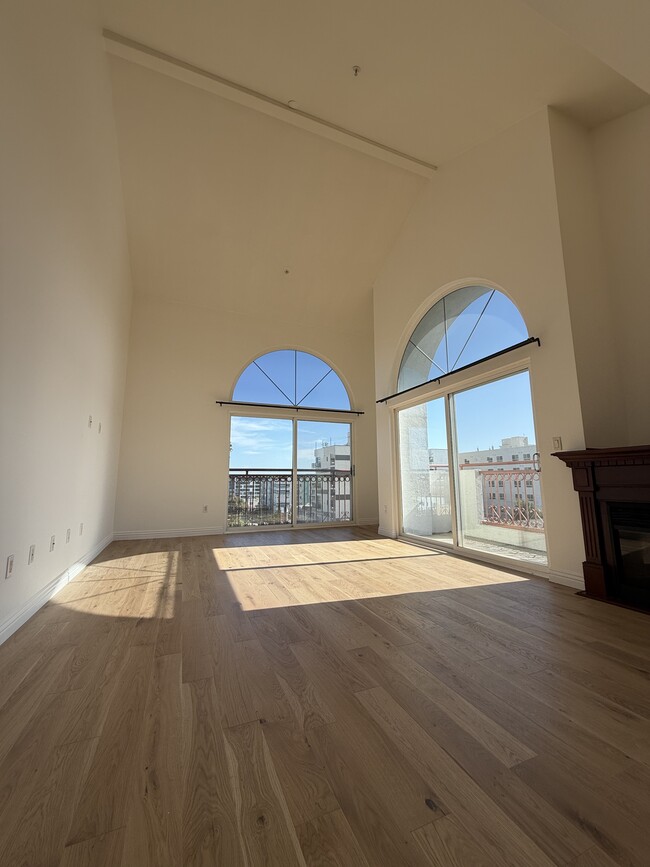 Building Photo - 908 S Ardmore Ave