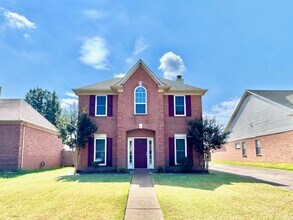 Building Photo - 826 N Ericson Rd