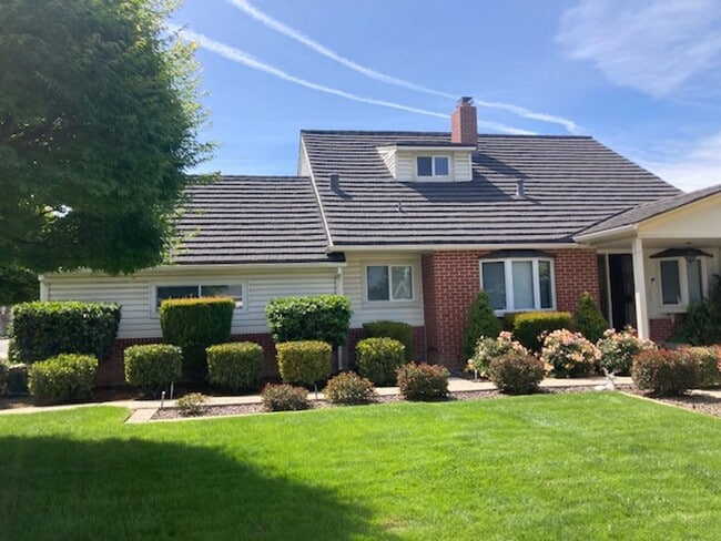 Building Photo - Rare Willow Glen Gem: Spacious 4BR Family Compound on a 9,000+ Sq. Ft. Lot