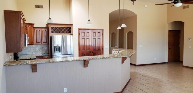 Building Photo - Beautiful Home in Sonoma Ranch with Amazin...