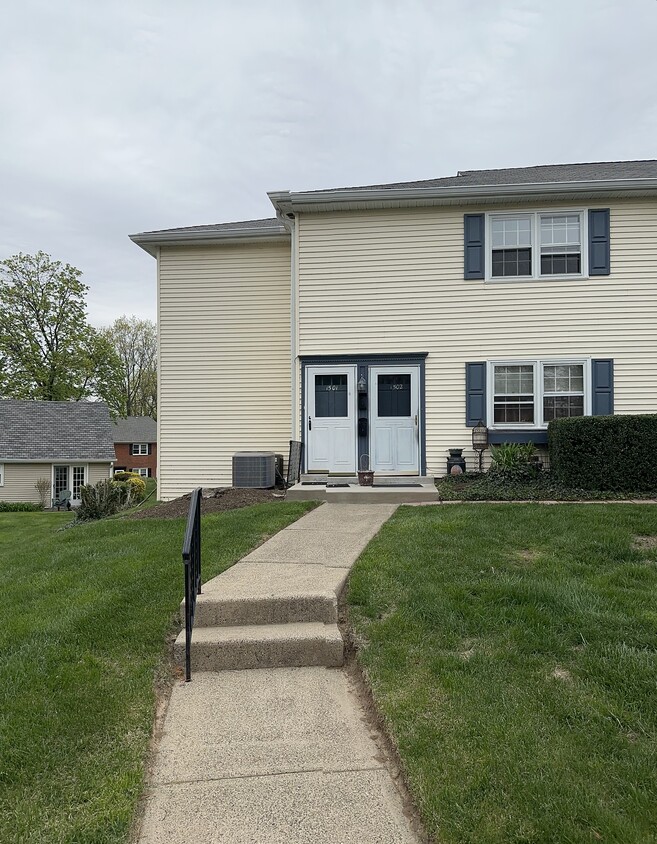 Primary Photo - 1501 Yardley Cmn