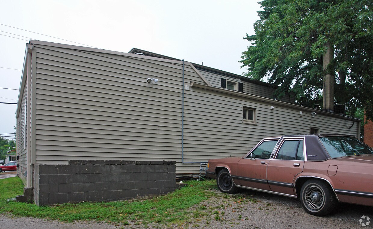 Building Photo - 2900 E Washington St