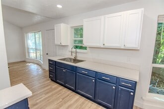 Building Photo - 12811 Sandy Hook Dr