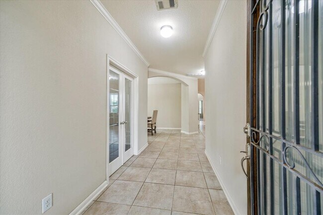 Building Photo - 1539 Giles Dr