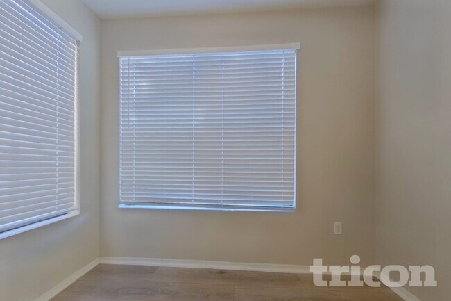 Foto del edificio - 4925 E Desert Cove Ave