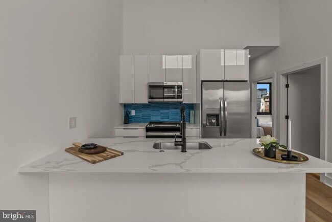 Building Photo - 416 W Girard Ave