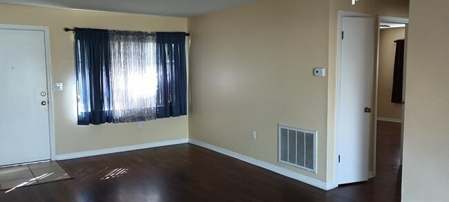 Building Photo - 3133 Dole St