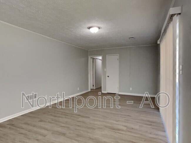 Building Photo - 2410 Cheryl Lynne Ln