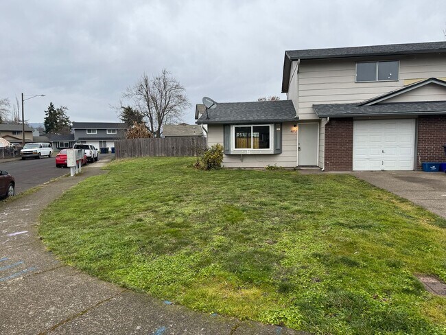 Foto del edificio - 2 bed 1 1/2 bath duplex in Springfield!