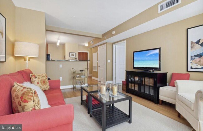 Building Photo - 915 E St NW