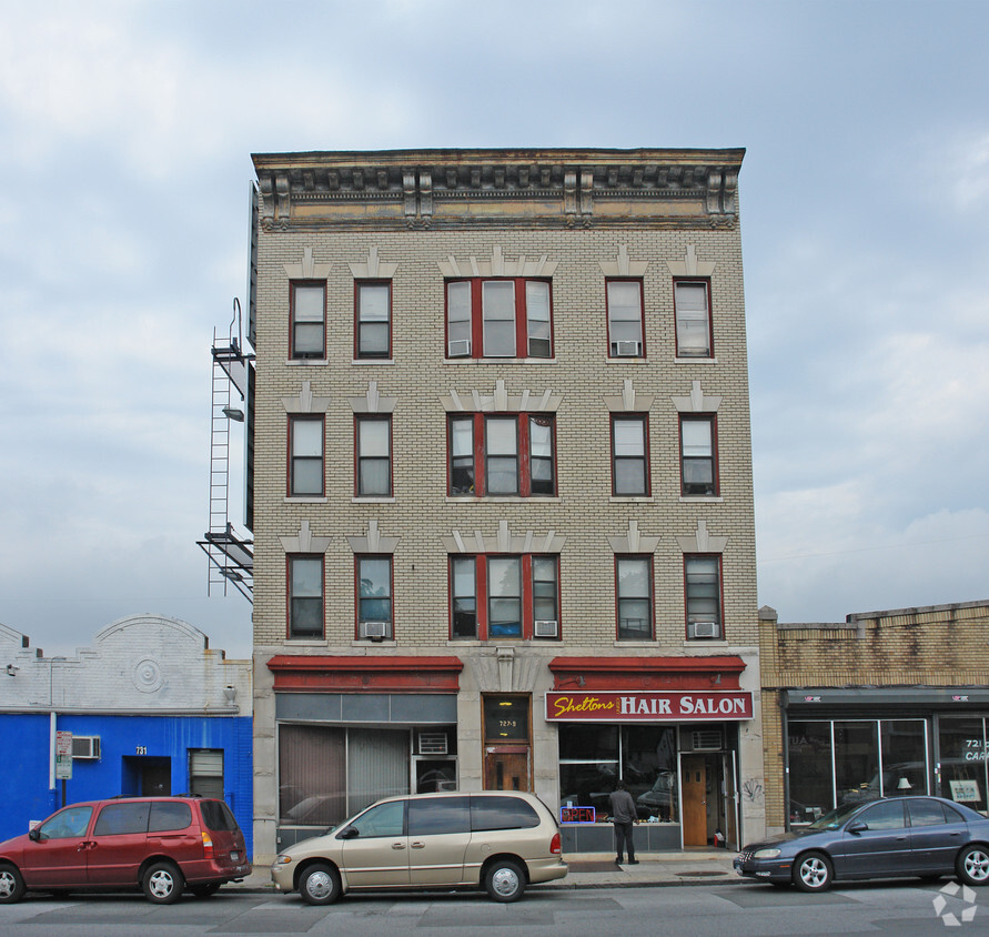 Building Photo - Main Street