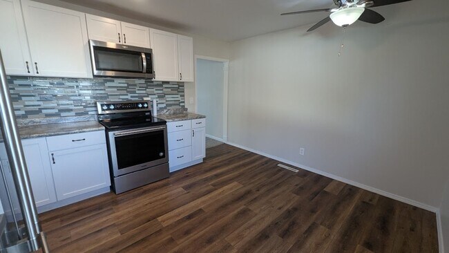 Foto del edificio - 1750 W 54th St