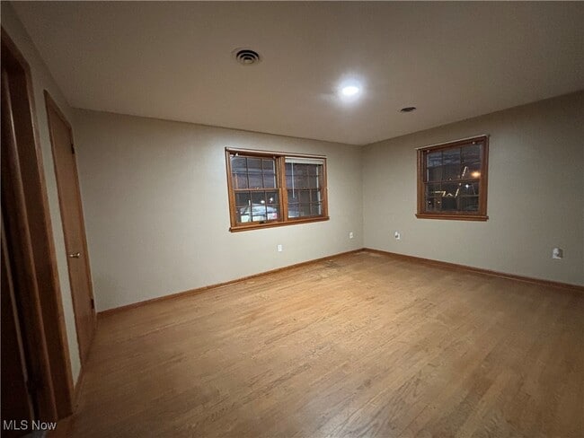 Foto del edificio - 1048 E State St