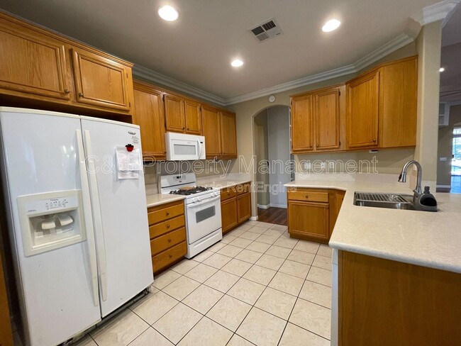 Foto del edificio - 392 Bjorn Ct