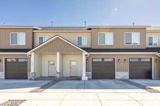 Building Photo - 1106 Home Run Ave