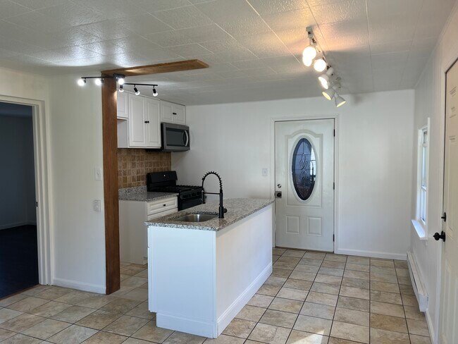 Building Photo - 934 Gravel Pike