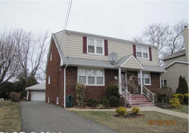 Bienvenido - 298 Luddington Ave