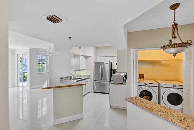 Foto del edificio - 3255 NE 184th St