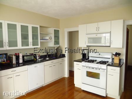 Building Photo - 141 Spruce St