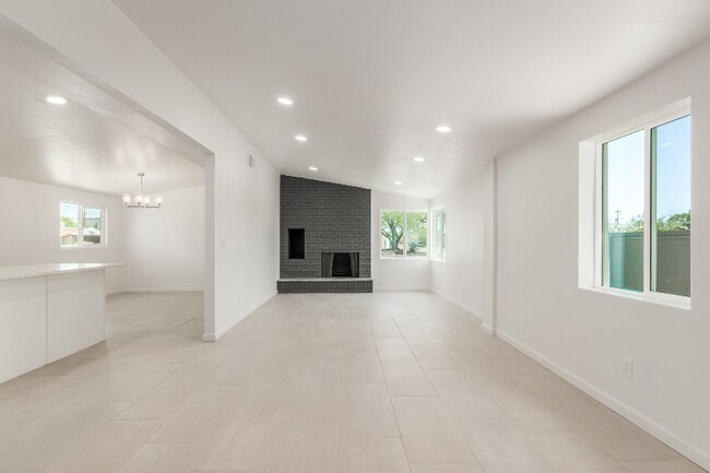 Building Photo - 2110 N Highland Ave
