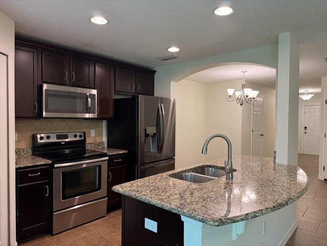 Building Photo - 2742 Birchcreek Dr