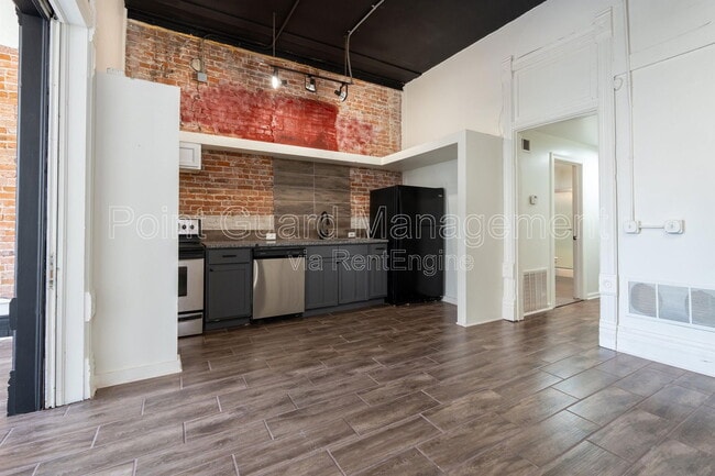 Building Photo - 518 E Douglas Ave