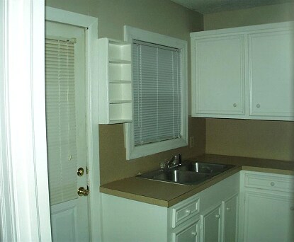 clothes washer &amp; dryer in unit plus refrigerator, stove and powerful air conditioning unit - 420 Moss St