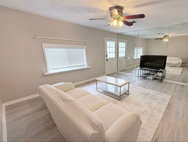 Foto del edificio - 7418 Oscar Dr