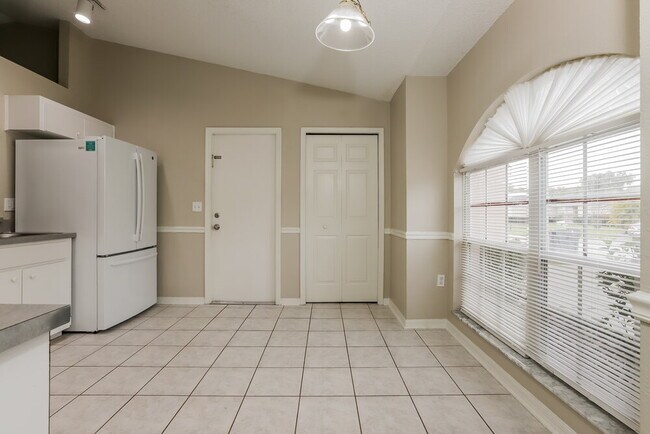 Foto del edificio - 6620 Shepherd Oaks Pass